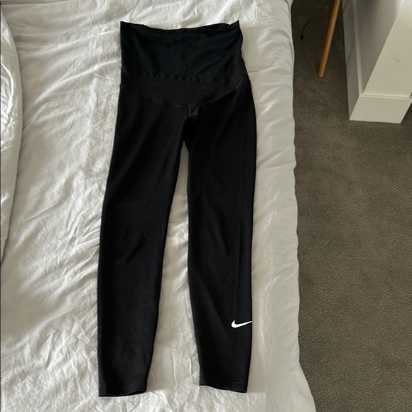 Nike maternity tights - size small - Picture 2 of 4